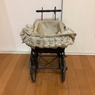 ヴィンテージ　乳母車　ディスプレイ、ドール用の画像