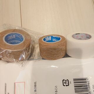 「ガーゼ」「包帯」「透明防水フィルム」「医療用テープ」の画像