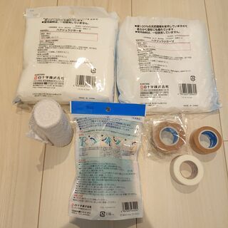 「ガーゼ」「包帯」「透明防水フィルム」「医療用テープ」の画像