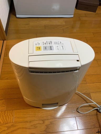 ナショナル除湿機　ギュイーンと水分を吸収します