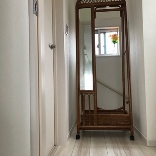 ハンガーラック(姿見付き)の画像