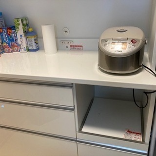 食器戸棚の画像
