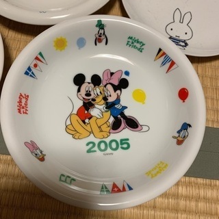 キャラクターのお皿まとめて　ミッフィ、ミッキー、アンパンマンの画像