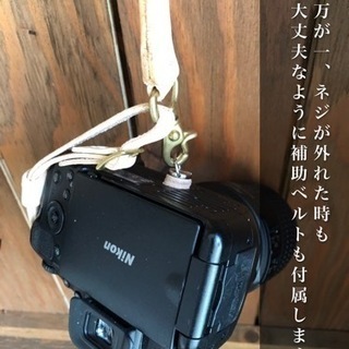 新品本革ガンホルダータイプ　カメラストラップ　柄入りの画像