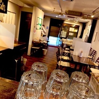 無料の賄い付き！髪色自由ネイルOK!らーめん店ホールスタッフ緊急募集！