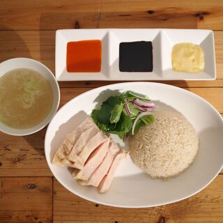 【RAFFLES CAFE】  シンガポールチキンライスのお店　...