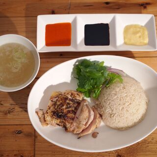 【RAFFLES CAFE】  シンガポールチキンライスのお店　ランチタイムのスタッフ募集　駒沢大学駅徒歩30秒　【まかないは海南鶏飯】の画像