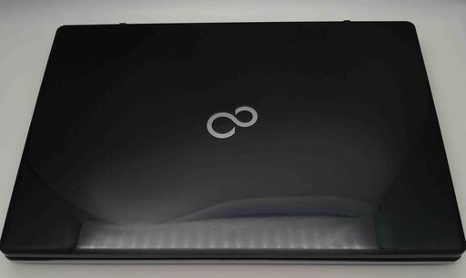 富士通ノートパソコン I7（中古）、8GBのメモリ、HDD1000GB、15.6画面、Intel HDグラフィックス4400、HDMI、Usb 3.0、Bluetooth, Windows10, Office2019,Corel2021, Photoshop2021, FilmoraX等。