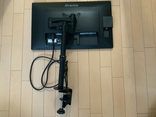 24インチモニター、机などに固定するタイプ