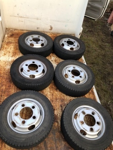 日野デュトロ2トンから取り外したホイール付きタイヤ