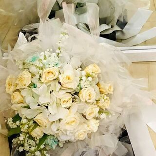 ★大幅値下げ★　ブーケ　プリザーブドフラワー　アーティフィシャルフラワー　ホワイトローズ＆MIX　豪華の画像