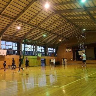 小学生のバスケットボールチームです。