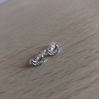 三日月のイヤーカフ(穴の開けないピアス)