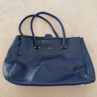 オシャレ‼️FURLA ハンドバッグ 紺　難あり