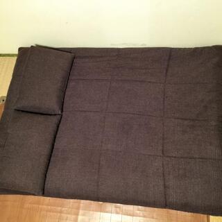 ソファーベッド　枕2個の画像
