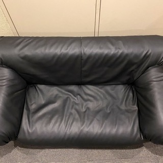 レザー2人掛けローソファ
