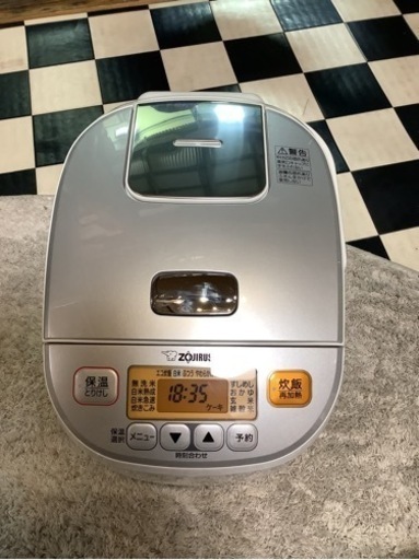 【リサイクルサービス八光　田上店　安心の3か月保証　配達・設置OK】象印 ZOJIRUSHI NL-DS10-WA [マイコン炊飯器 5.5合炊き ホワイト]
