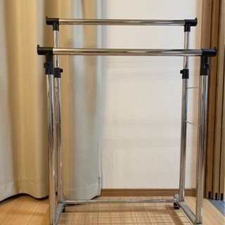 ハンガーラックの画像