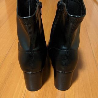 ショートブーツ 黒の画像