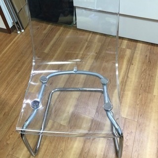 透明なイス　インテリア