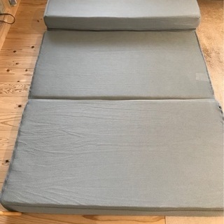 【値下】ニトリ　ソファになるマットレス、マルチすっぽりシーツの画像