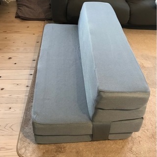 【値下】ニトリ　ソファになるマットレス、マルチすっぽりシーツの画像
