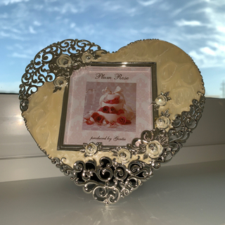 ハート型写真立て（未使用）メタルローズフレームの画像