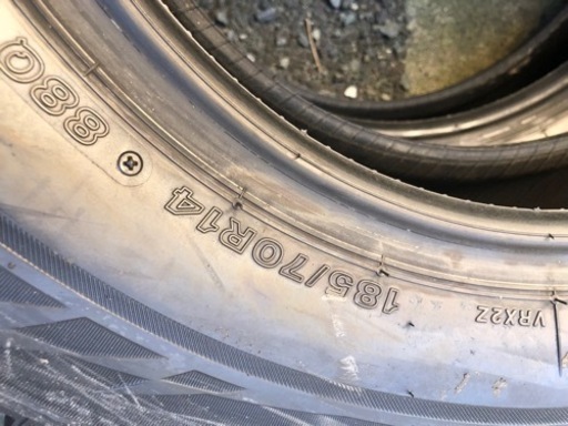 185/70R14 ブリヂストン　スタッドレス　VRX2  バリ山　カローラ　ノート　ストリーム