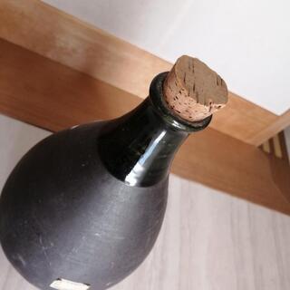 酒陶器の入れ物の画像
