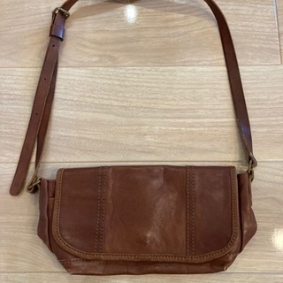 ヘルツの革製、ショルダーバッグをお譲りします。