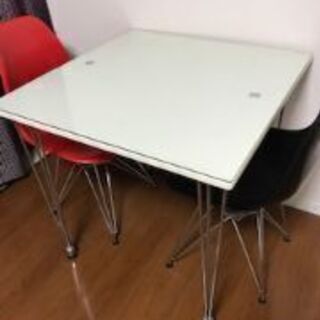 ダイニングガラステーブル　無料にしました。