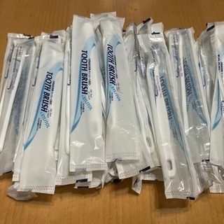 新品未使用 各個別包装 歯磨き液付き使い捨て歯ブラシ40本の画像