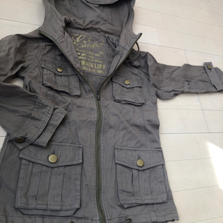 美品☆ キッズ　上着　春　カーキ　ミニタリーコート✨の画像