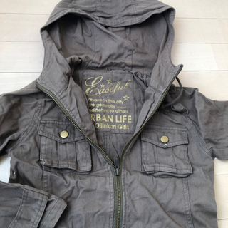 美品☆ キッズ　上着　春　カーキ　ミニタリーコート✨の画像