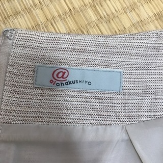 ベージュスカートの画像