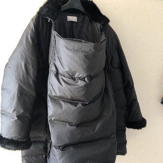 ✨Wacoal✨ ダウンママコート　子ども抱っこの画像