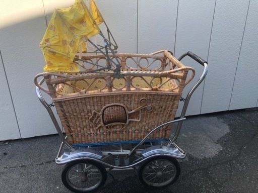 状態の良い　レトロな乳母車　桃太郎号　藤製