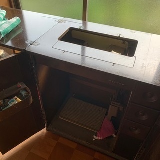 レトロ　インテリア　足踏みミシンの画像