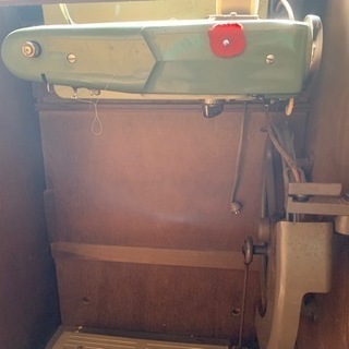 レトロ　インテリア　足踏みミシンの画像