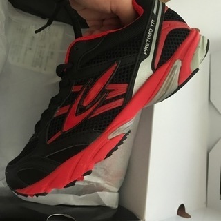 ティゴラ 23.5 ランニングシューズの画像