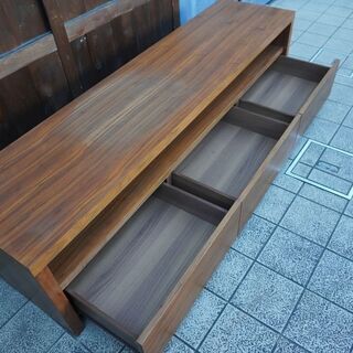 Crastina(クラスティーナ)のウォールナット材Trufa(トゥルーファ