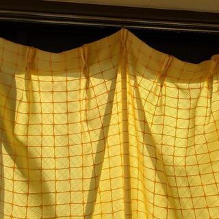カーテン、レースカーテン付き。の画像