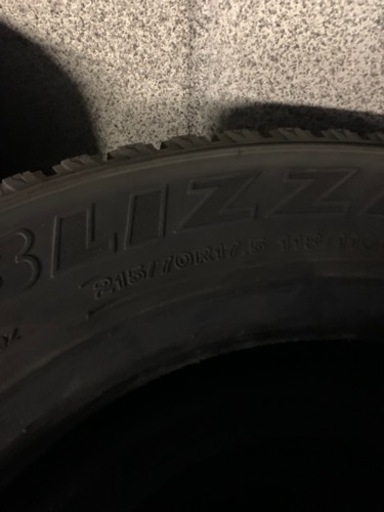 215/70R17.5 トラック、バス用タイヤ 7部山