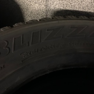 215/70R17.5 トラック、バス用タイヤ 7部山