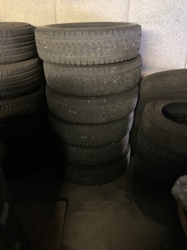 215/70R17.5 トラック、バス用タイヤ 7部山