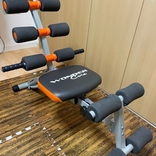 腹筋トレーニングマシーンの画像