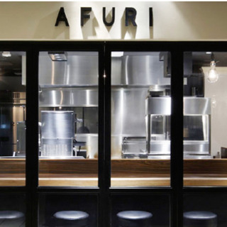 世界に展開している有名な「AFURI」の店長・SV候補募集！今後の店舗展開に向けての増員です！【月9休】の画像
