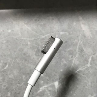 ※値下げしました！【Apple 純正】60W MagSafe Power Adapter 【美品です】の画像