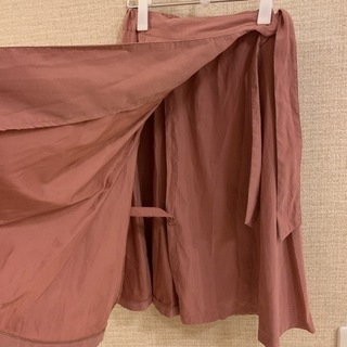 くすみピンク スカートの画像