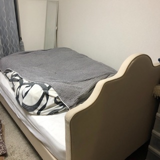 Francfranc セミダブルベッド 引取搬送可能な方限定の画像